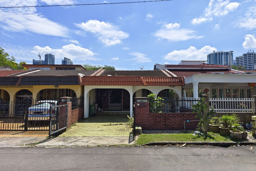 Lucky Garden, Bangsar,Kuala Lumpur, 3 Bedrooms Bedrooms, ,2 BathroomsBathrooms,Terrace / Link,For Sale,2525